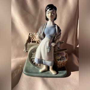 Wade - Irish Song Figurine MOLLY MALONE - 1962 - 1986 Irish Porcelain
